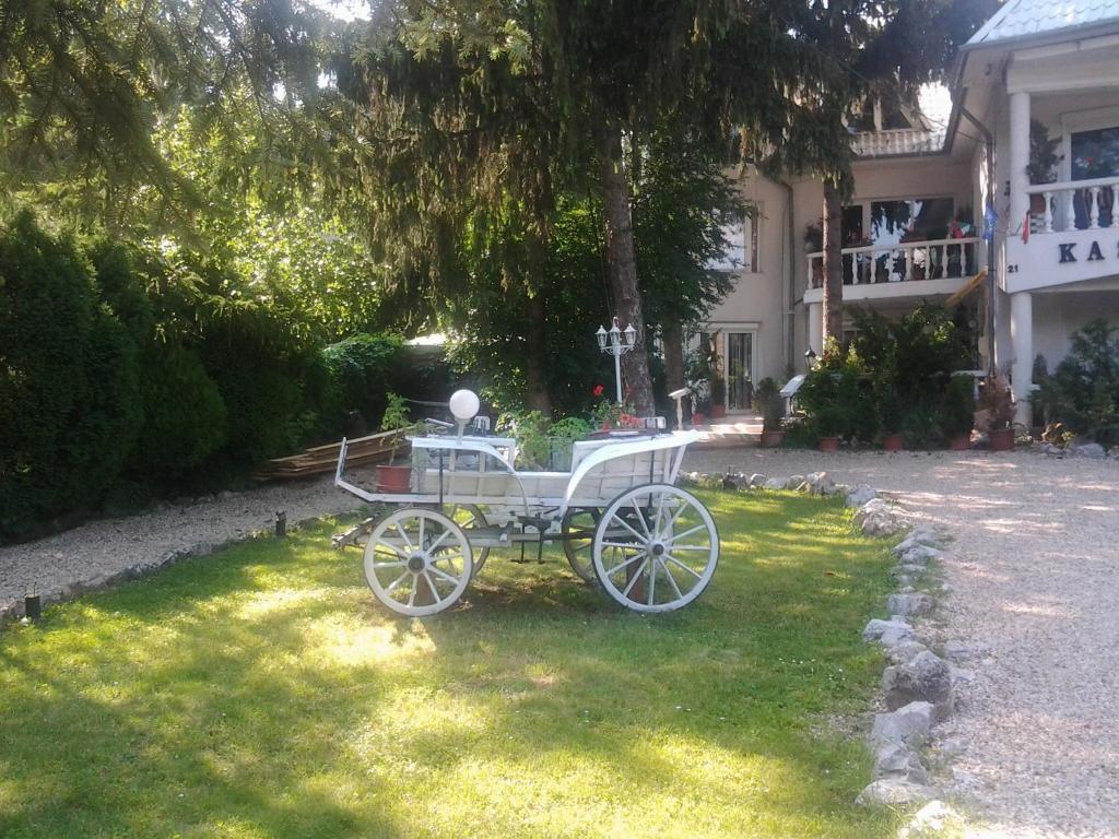 Feher Hinto Hotel Miskolc Exterior photo